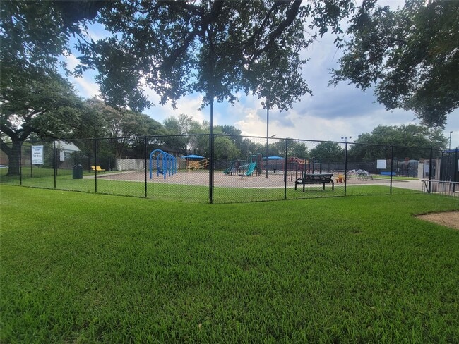 Building Photo - 22715 Braken Manor Ln