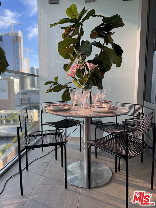 Building Photo - 877 Francisco St