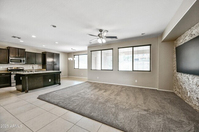 Building Photo - 2513 W Hayduk Rd