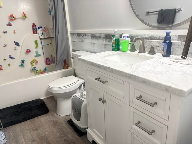 Building Photo - 1881 Club Dr