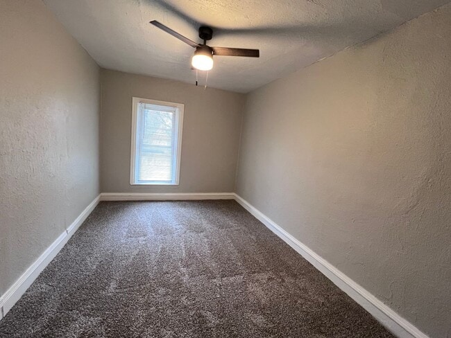 Building Photo - Three Bedroom Unit Near Downtown Grand Rap...