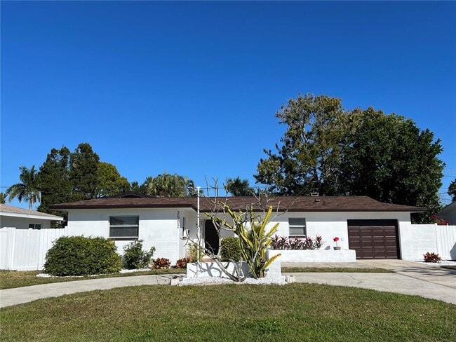 Building Photo - 2502 Tropical Shores Dr SE