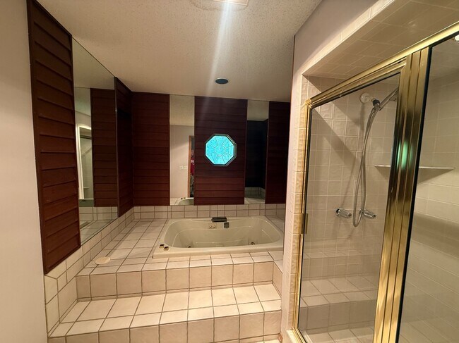 Building Photo - 8300 NW 15th St