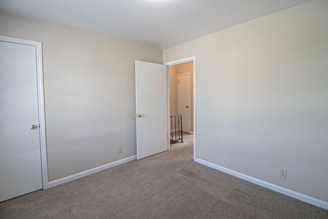Building Photo - 288 Northridge Dr
