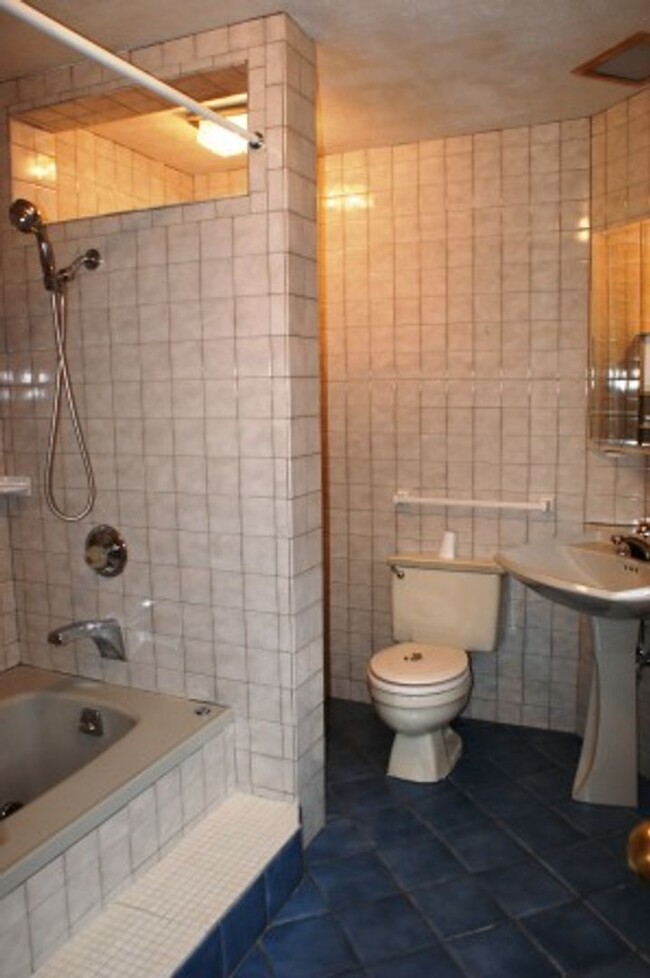 Building Photo - Central Boulder - 3 bed/2.5 bath Home Avai...