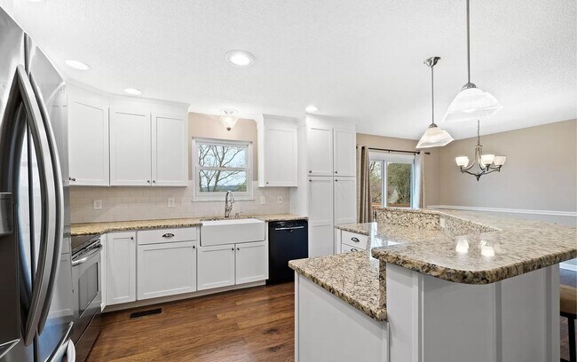 Building Photo - 3 Bed + Complete basement in Maryville