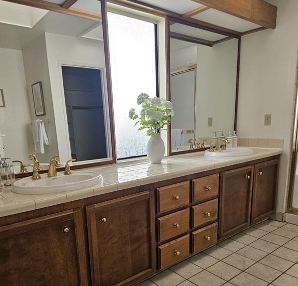 Building Photo - 4641 Spinnaker Way