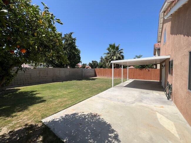 Building Photo - 7501 Canyon Clover Dr