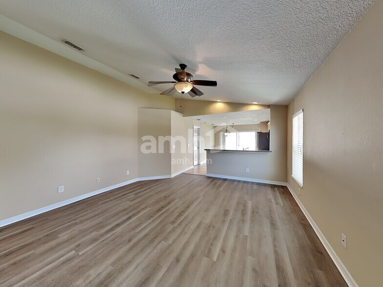 Building Photo - 7206 54th Ter E