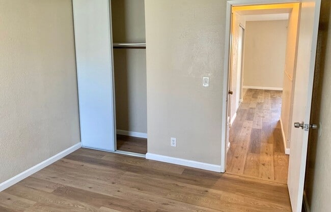 Building Photo - 2 Bed 1 Bath Condo in El Sobrante -- COMIN...