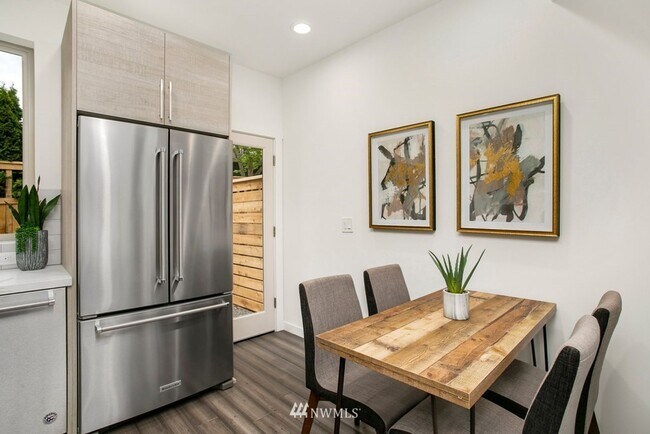 Building Photo - Beacon Hill Living: Contemporary Townhome ...
