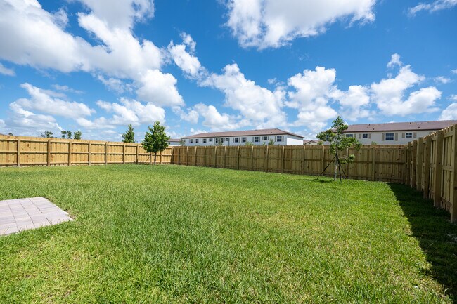 Building Photo - 2485 SE 29th Dr