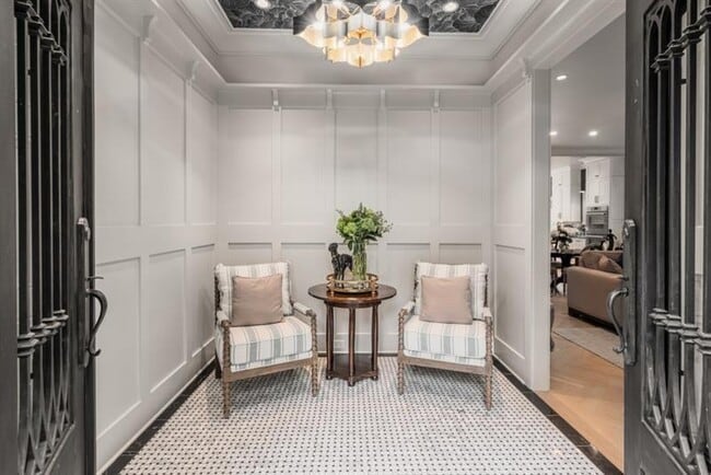 Building Photo - 407 8th St NE