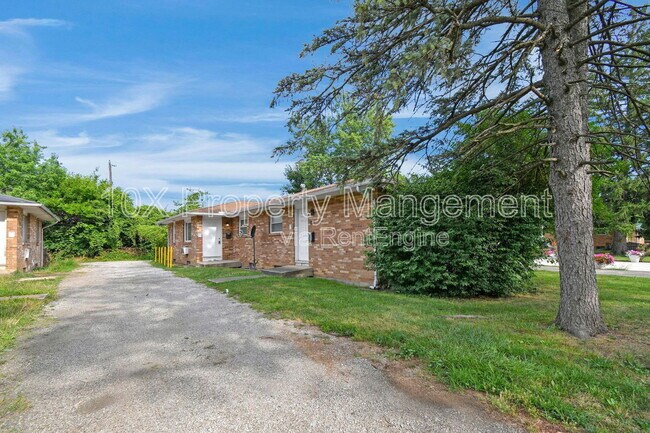 Building Photo - 1731 Elaine Rd