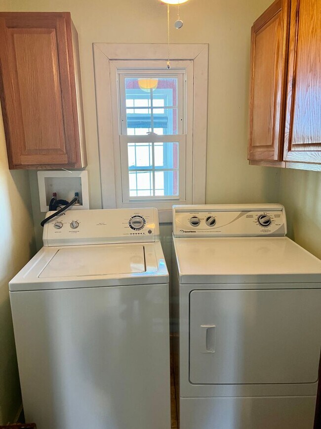 Building Photo - Country living! 1st floor laundry 3+ car garage with work shop