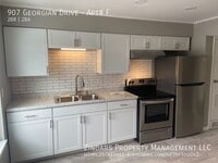 Building Photo - 907 Georgian Dr