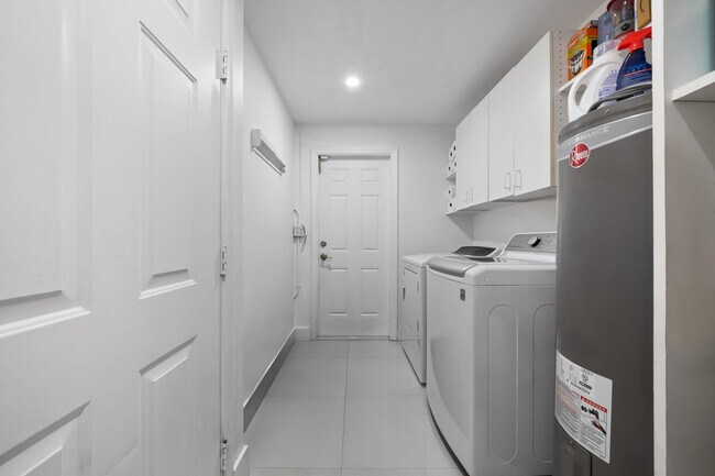 Building Photo - 326 Seven Isles Dr