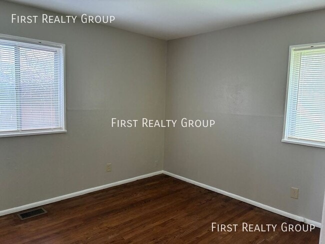 Building Photo - 2526 Kennedy Ave