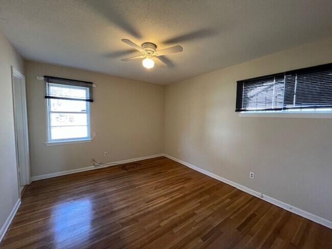 Building Photo - 8399 Booneville Dr