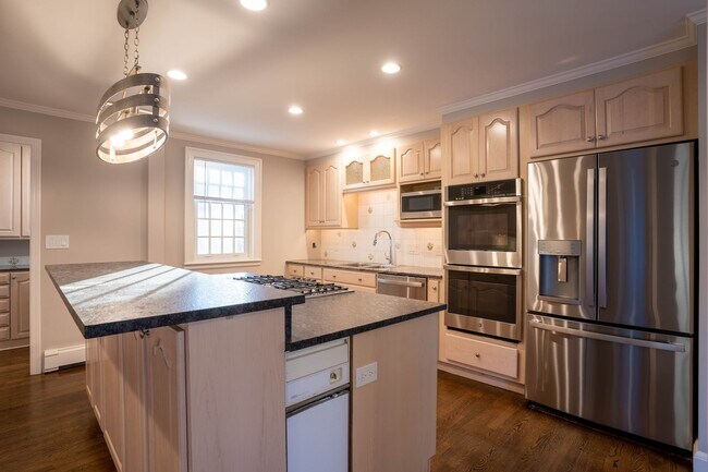 Building Photo - Entire House on 1 Acre of Land! - 8 Bedroom