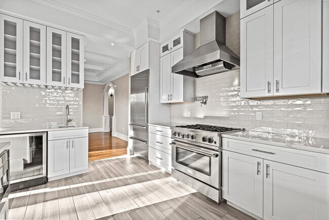 Building Photo - 846 Main St