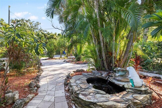 Building Photo - 8825 Oak St