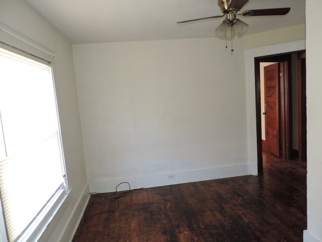 Building Photo - 108 S College St