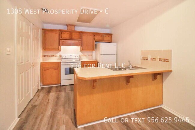 Building Photo - 1308 W Prosperity Dr