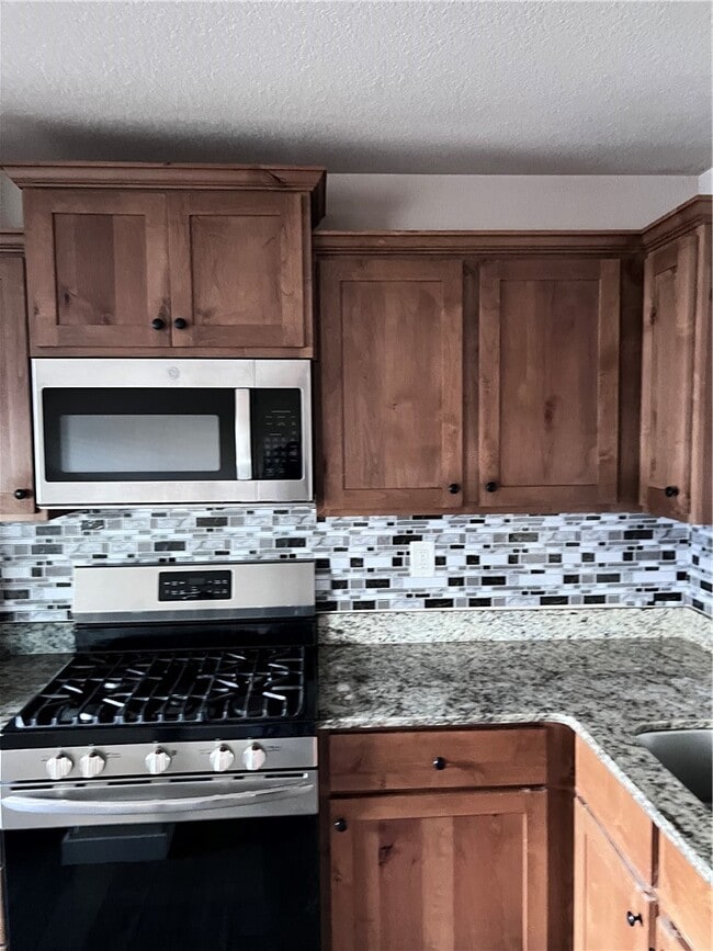 Building Photo - 431 Red Robin St