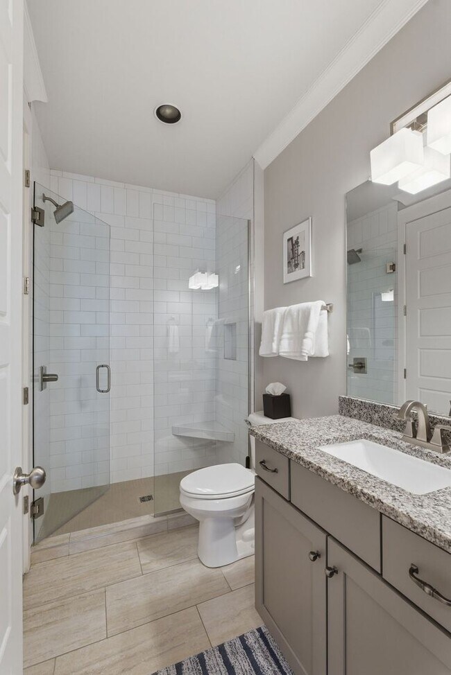 Building Photo - Wedgewood Houston Townhome