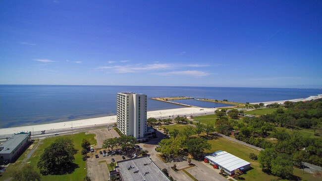 Building Photo - 2046 Beach Blvd