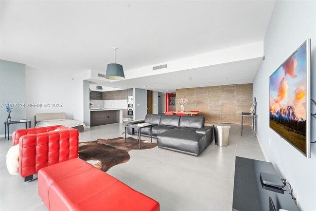 Building Photo - 900 Biscayne Blvd