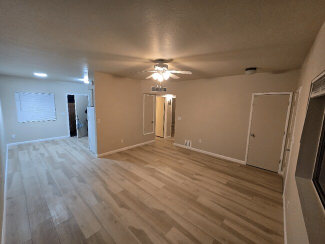 Building Photo - 1609 N Louis Ln