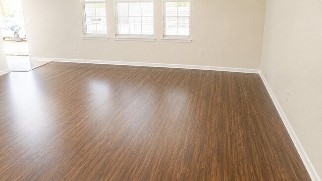 Building Photo - 114 Sendero Dr