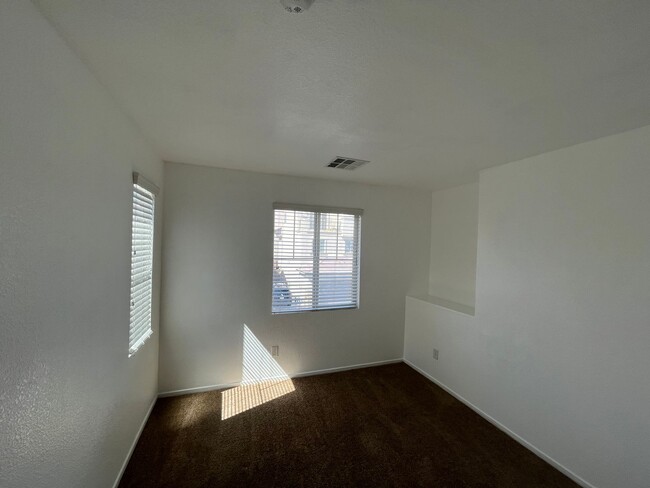 Building Photo - Rooftop Views and 3bed house for rent