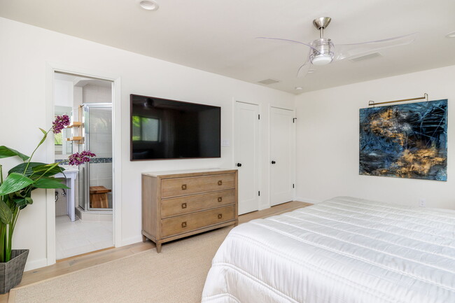 Building Photo - 2212 East Side Dr