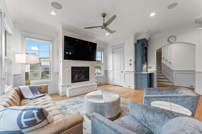 Building Photo - 426 Marshall St