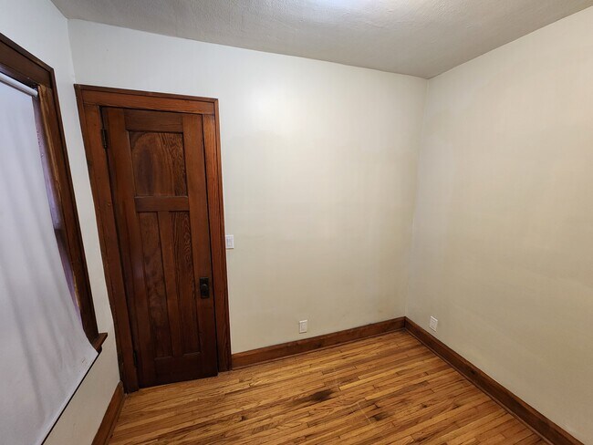 Building Photo - 409 Grove St