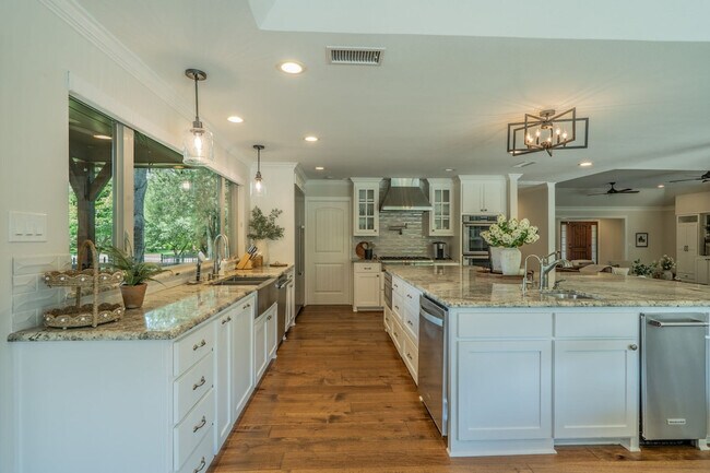 Building Photo - 11501 Custer Trail