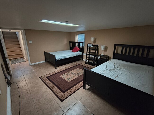 Building Photo - Cozy 3 BD/2 BATH Single Family Home With 2 Floors Located in Albany, Ca.