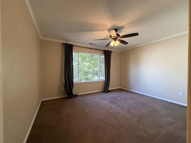 Building Photo - 5042 NE Schoeler Cir