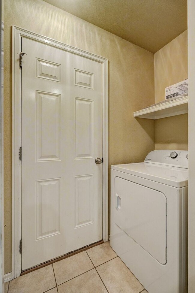 Building Photo - Turnkey Living in Owasso, Stylish Furnished 3-Bed Home with Pond & 2-Car Garage!