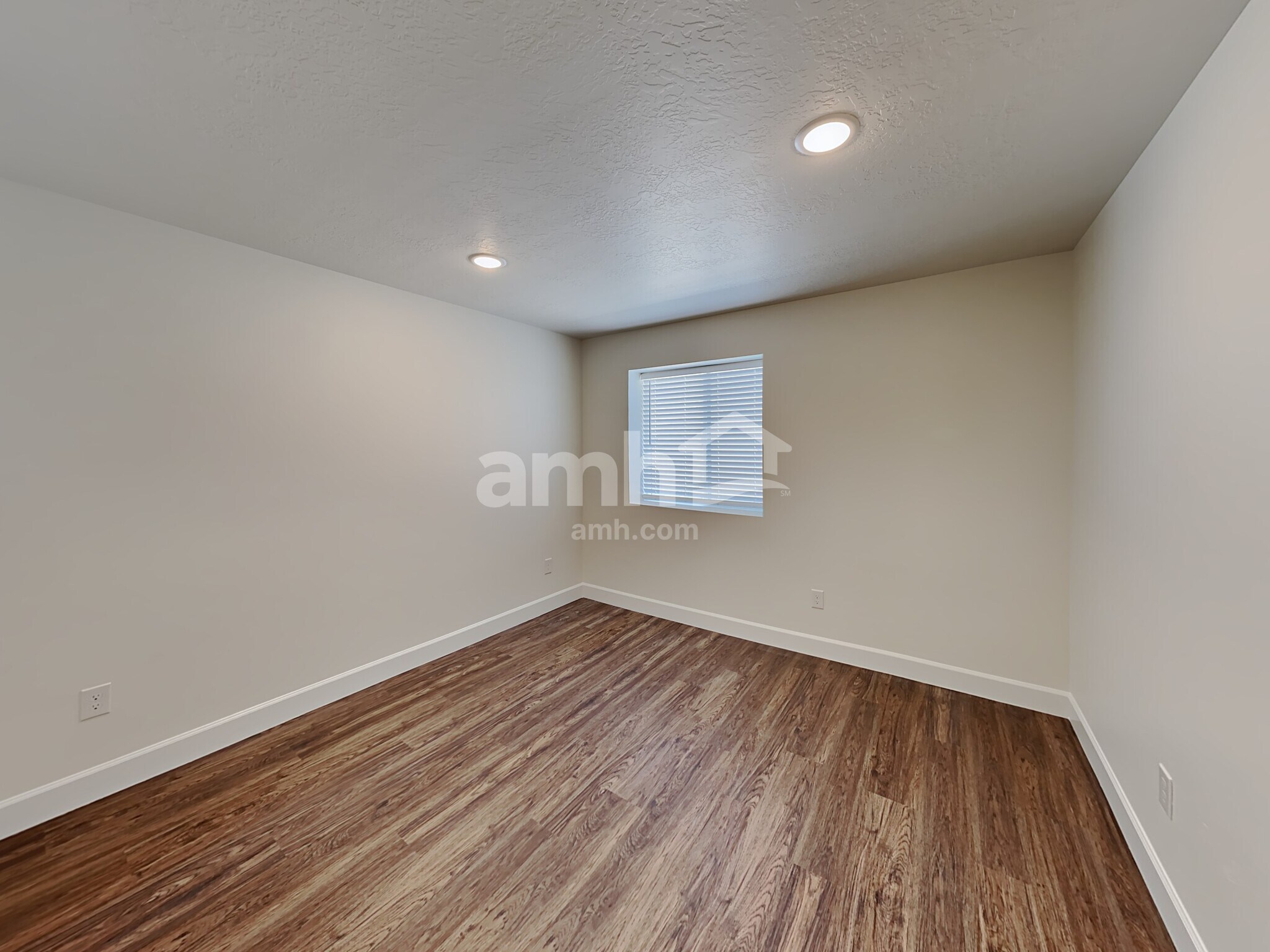 Building Photo - 4292 N Poplar St