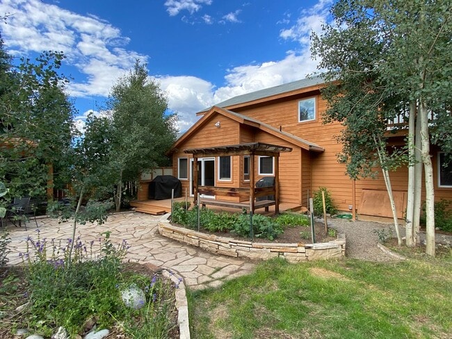 Building Photo - Extended Winter Rental!  Beautiful 3bed/2 ...