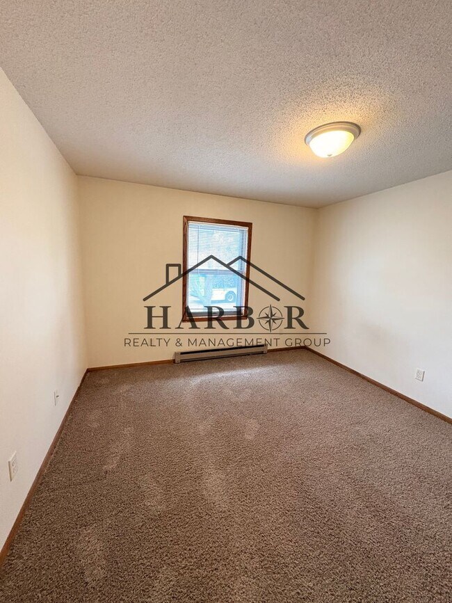 Building Photo - 2426 30th Ave NW