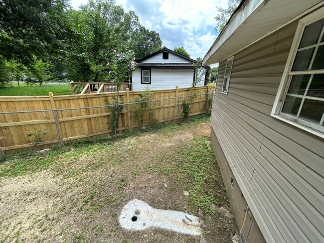 Building Photo - Updated 3/1 House in South Rome- $1,095