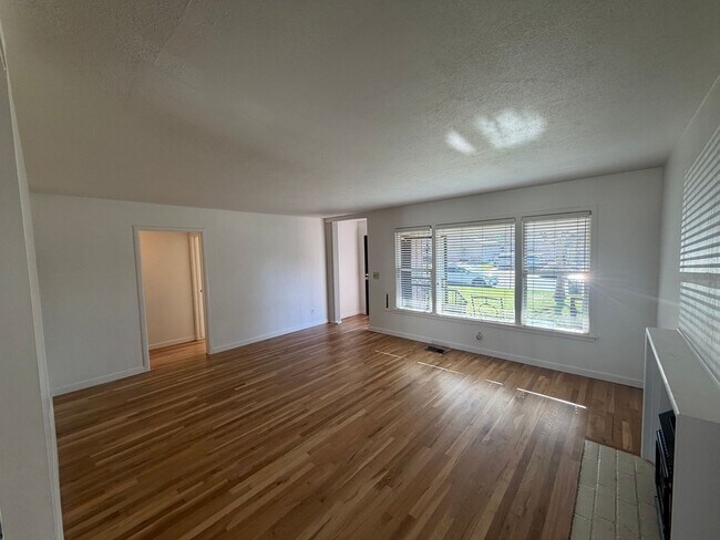 Building Photo - 2 bedroom | 2 bathroom | Single family home in Arden Park