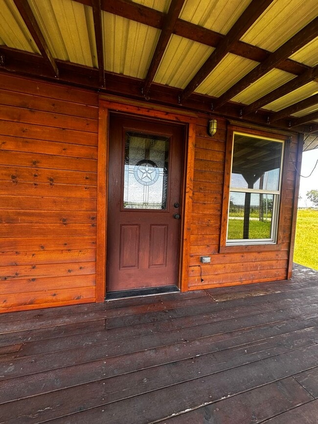 Building Photo - CABIN - Brock ISD - HORSES WELCOME