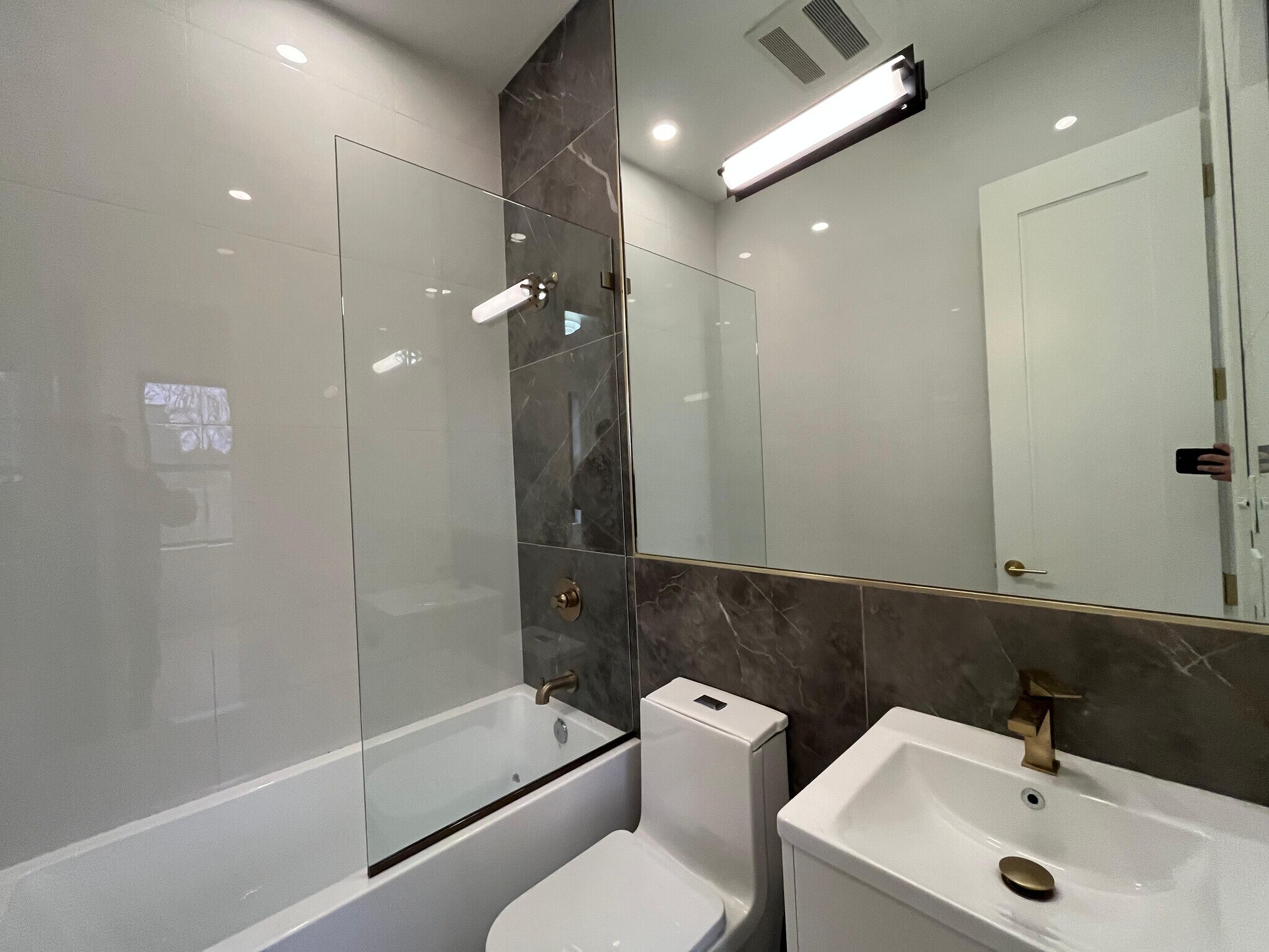 Building Photo - 52 Grace St