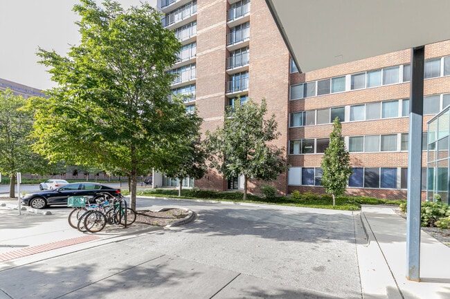 Building Photo - 903 S Ashland Ave